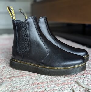 NWOT DR. MARTENS DORRIAN CHELSEA BOOTS - NEVER WORN